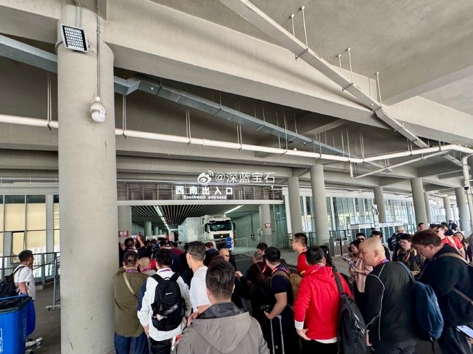 盛況空前！記者曬照：距離中澳之戰(zhàn)還有三小時，現(xiàn)場記者已超百名