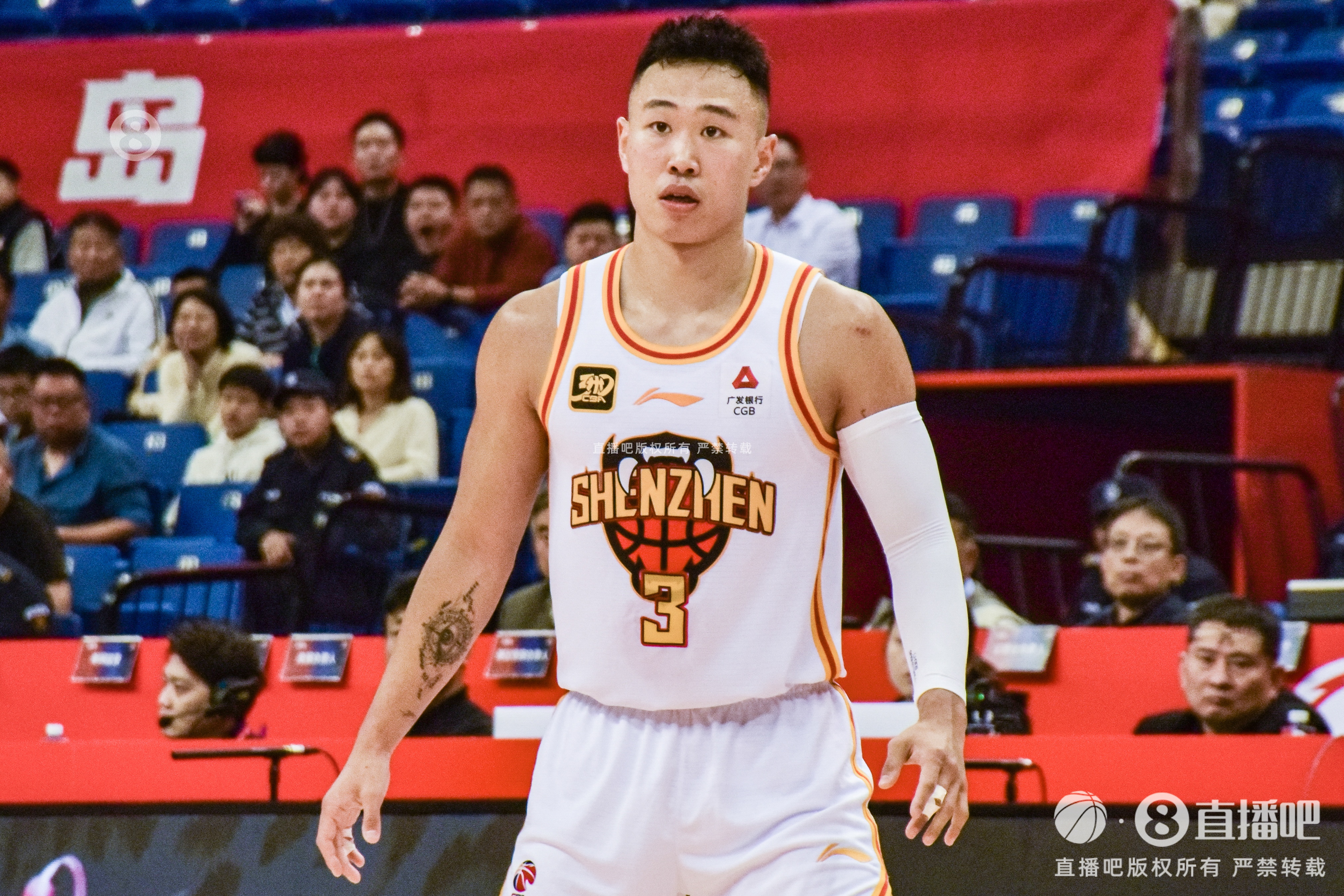 攻防俱佳！賀希寧17中8&三分7中3拿到19分 貢獻(xiàn)4次搶斷