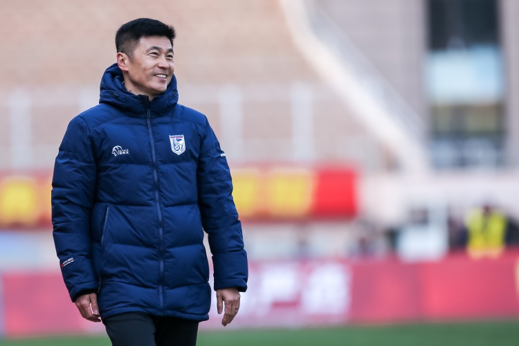 足球報(bào)：大連英博低調(diào)備戰(zhàn)，簽約贊助商為大連足球注入新活力