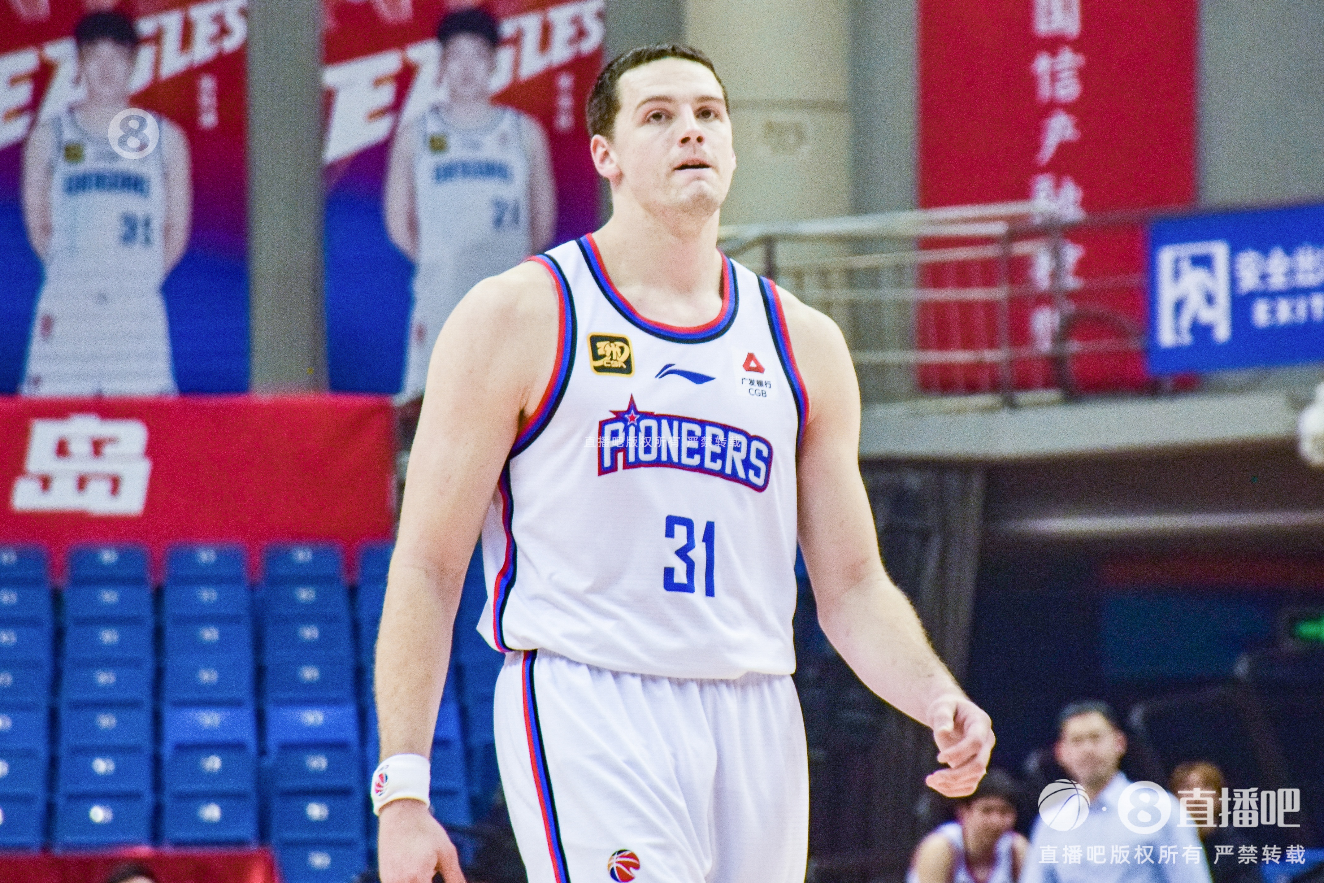 狀態(tài)不對勁！大衛(wèi)-詹姆斯10中3僅拿7分8板4助 4失誤