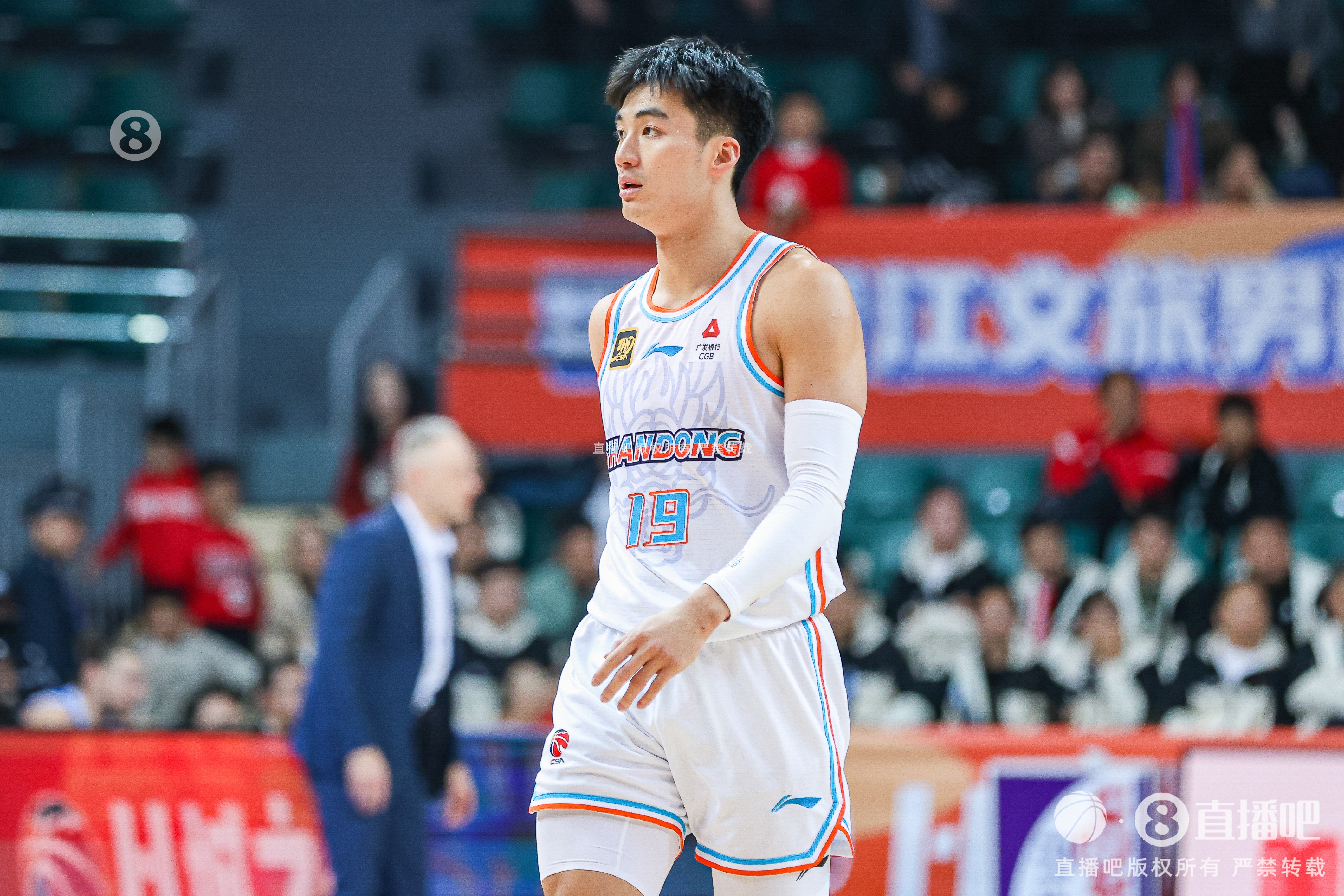 今天效率奇高！于德豪上半場11分鐘7投5中砍下全隊最高的12分