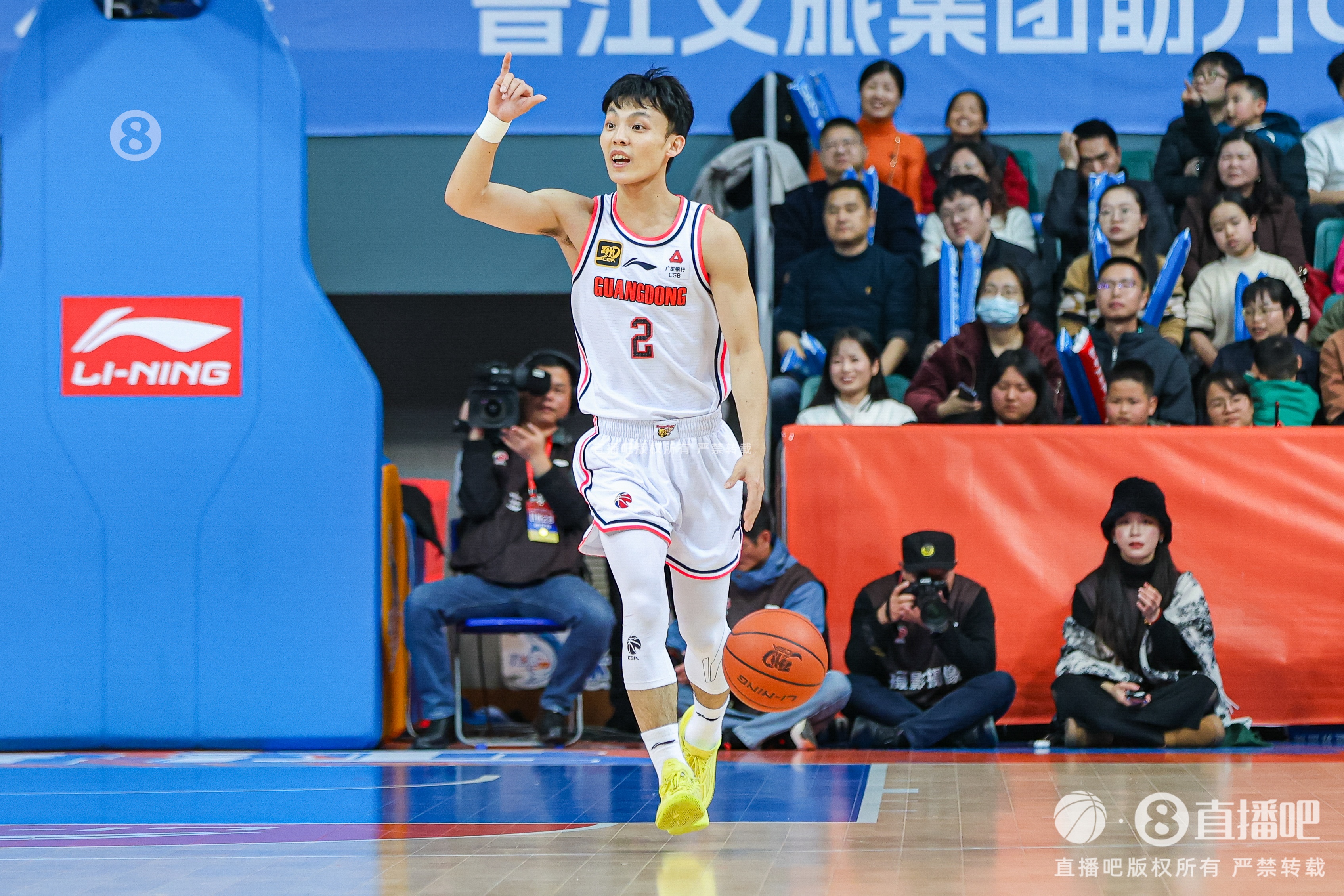 打得輕松！徐杰9中4拿到12分3板6助1斷