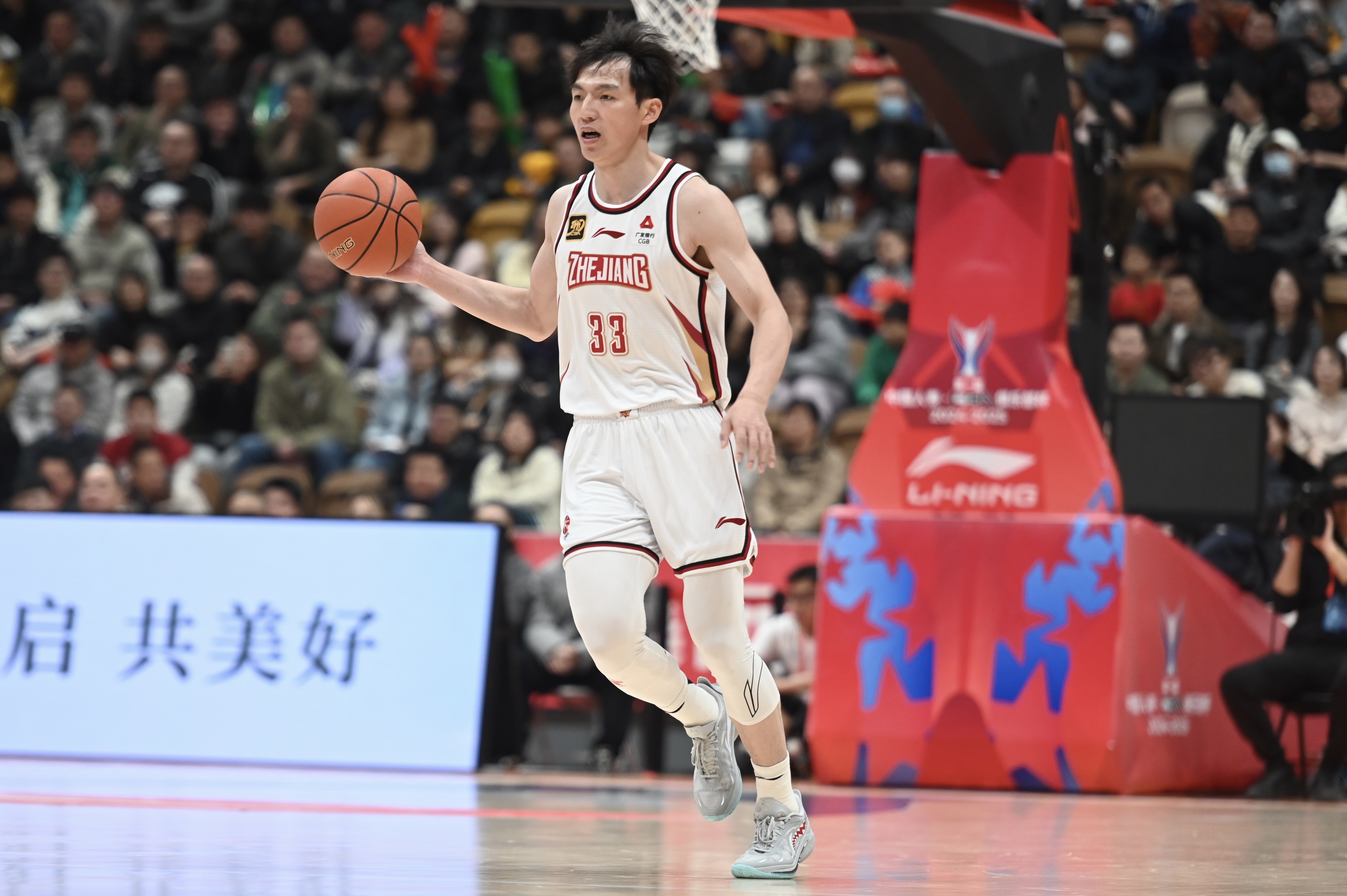 雙槍表現(xiàn)不錯！吳前和陸文博均9中5&三分合計15中7合砍30分